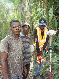 Working with The Land Owner Felix Parku, Last Point Picking picture taking